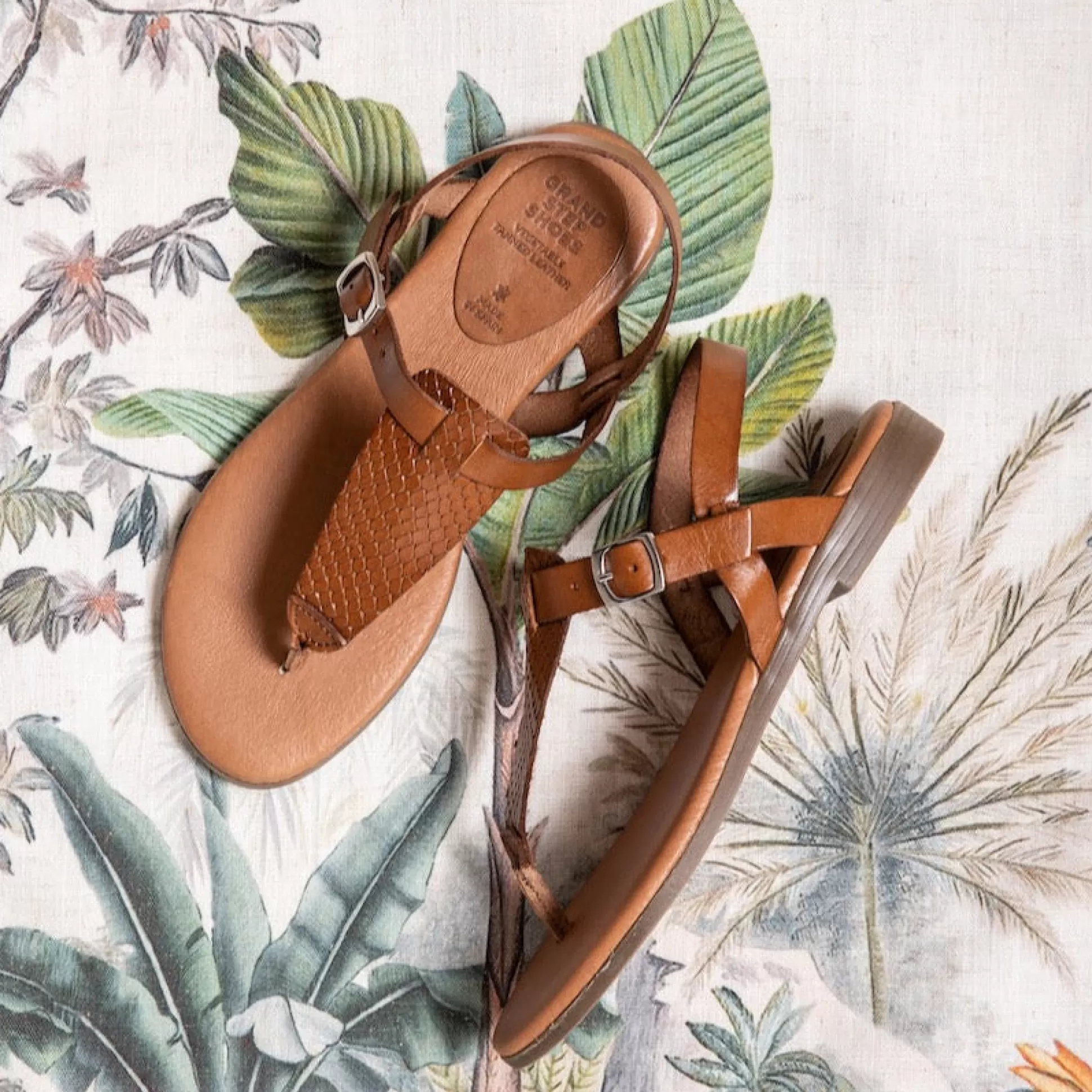 Damen Grand Step Flora Leather Sandal Snake Whisky